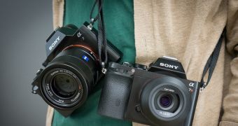 The Sony Alpha A7 and A7R side by side