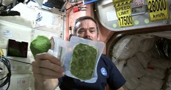 Space Cooking Part 2, with Astronaut Chris Hadfield – Video
