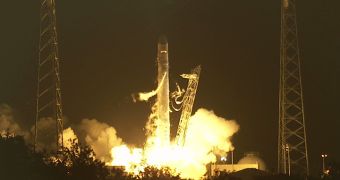 SpaceX launches the Dragon capsule to the ISS aboard a Falcon 9 rocket, on May 22, 2012