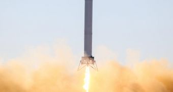 SpaceX's Futuristic Vertical Landing Grasshopper Rocket Makes Record Hop