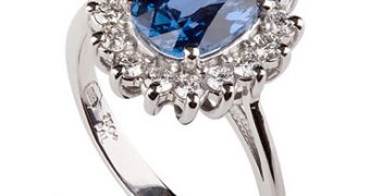 Replica of Princess Diana's engagement ring