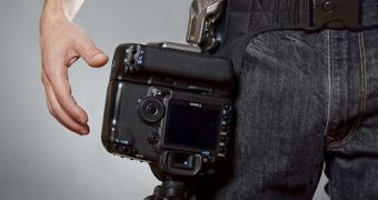 Spider Holster Debuts the Black Widow Camera Holster for DSLRs