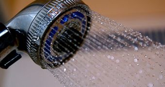 Designer creates shower that recycles water, cuts energy consumption by 80%