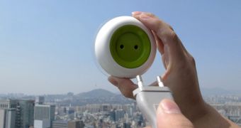 Spotlight: Leech-Like Solar Charger Sticks to the Window, Gives Electricity
