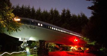 Spotlight: Man Lives Inside an Old Boeing 727
