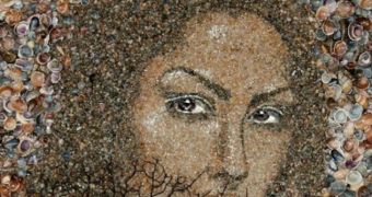 Artist uses sand and seashells to make stunning mosaics (click to see full image)