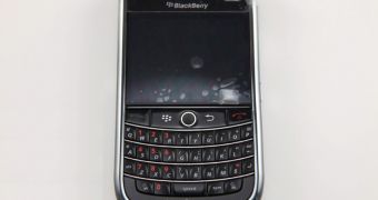Verizon's BlackBerry Tour gets unboxed