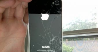 iPhone 4 back glass plate shattered