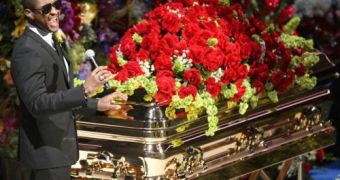 Usher singing next to Michael Jackson’s casket at the Staples Center public memorial service