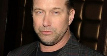 Actor Stephen Baldwin owes $350,000 (€270,103) in back taxes, has been arrested for evasion