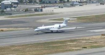 Jobs' Gulfstream V jet (spy pictures)