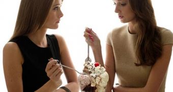 Emotional eating can also ruin our diet, experts point out