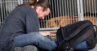 Strangers help man rescue his dog from a shelter