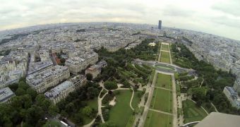 Street View Goes on Top of the Eiffel Tower