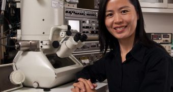 Haimei Zheng, a Berkeley Lab chemist in the research group of Paul Alivisatos, reported the first direct observation of structural transformations within a single nanocrystal of copper sulfide