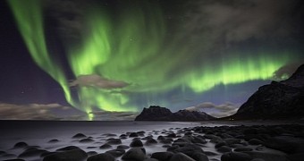 Study reveals how black auroras form
