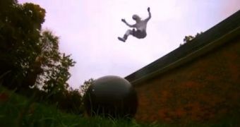 Prankster tries to recreate the Felix Baumgarten Stratos jump