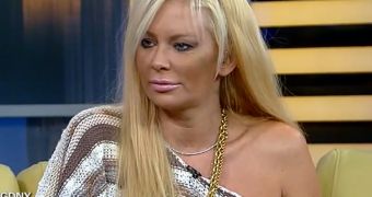 Jenna Jameson promotes her first book on TV appearance, looks completely out of it during the chat