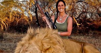 TV presenter Melissa Bachman snaps picture of herself next to the body of the African lion she shot dead