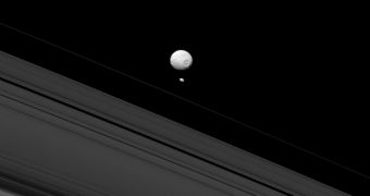 Two of Saturn's moons meet up on the night's sky
