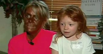 Tanning Mom at the time she earned the nickname, with her 5-year-old daughter