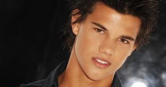 Teen idol Taylor Lautner is working out intensively for his part in the “Twilight” sequel