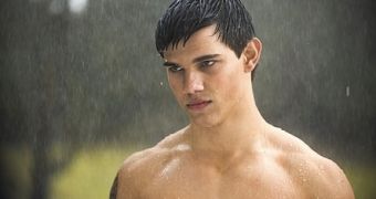 Taylor Lautner as Jacob the wolf in the new “New Moon” trailer