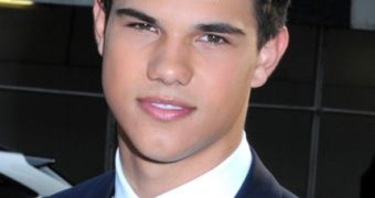 Taylor Lautner wins $40,000 settlement in RV case, donates the money to charity