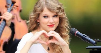 Taylor Swift regrets canceling her concert in Thailand due to political unrest