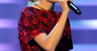 Taylor Swift Premieres Emotional New Song “Ronan”