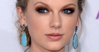 Taylor Swift talks about her Valentine’s Day plans, new album with Ryan Seacrest