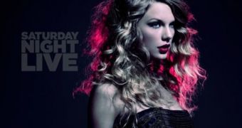 Taylor Swift Takes a Swing at Kanye West, Taylor Lautner in SNL Monologue