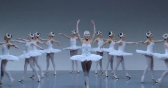 Taylor Swift is a ballerina in “Shake It Off” music video
