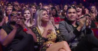 Fergie disapproves of Ashton Kutcher’s win at the Teen Choice Awards 2011