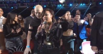 Demi Lovato performs “Really Don’t Care” at the Teen Choice Awards 2014