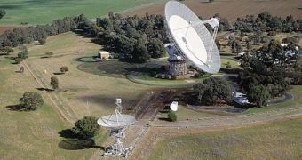 Huge radio observatories will over the next year be able to analyze the Universe in the 700 to 800 megahertz frequencies