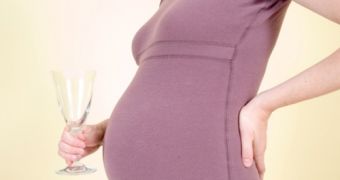 Pregnant women should be informed about the pros and cons of alcohol consumption before making a choice, expert says