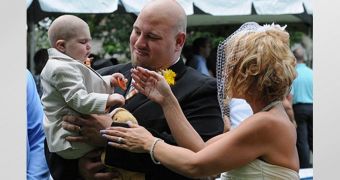 Two-year-old leukemia patient took part in parents' wedding