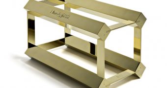 The Fort Knox Wine Holder - a 5-kg golden cradle for the most expensive of wines