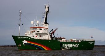 Greenpeace members Alex Harris talks about her experience in Russian prisons