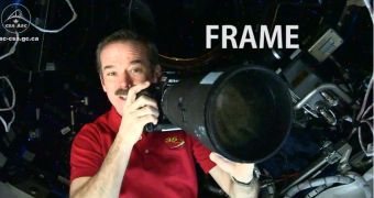 The Camera Settings Chris Hadfield Uses for All Those Wonderful Space Photos