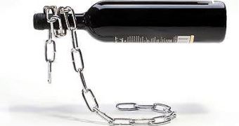 The Chain Bottle Holder defies gravity. Or so it seems at first glance.