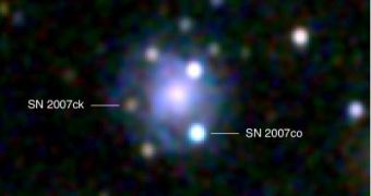 Supernova 2007ck (left) is a Type II event, and Supernova 2007co (right) is a Type Ia event