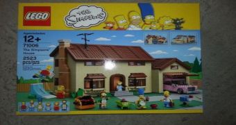 The photo of the first Lego set of the Simpsons family