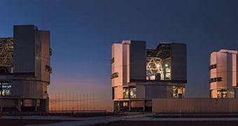 Three of the four main telescopes at ESO (click for the full-resolution image)