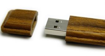 Nifty craftsmanship for the Hacoa Monaca Wood USB