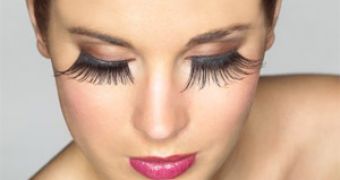 Eyelash extensions – Japanese women simply love them