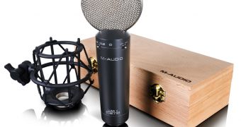 The complete package of the professional Luna II microphone