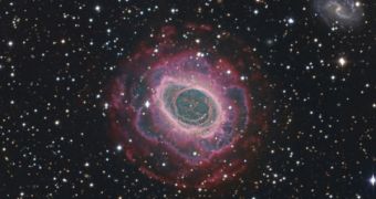 The new CAO image of the Ring Nebula, taken in optical and near-infrared wavelengths