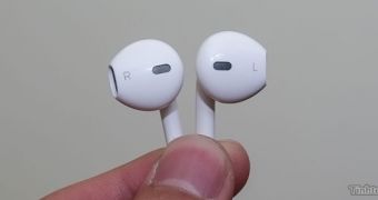 The iPhone 5 Earbuds Look Like They’re from Another Planet [Video]